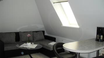 Apartment (3) | Wohnbereich | Fernseher