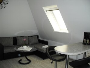 Apartment (3) | Wohnbereich | Fernseher