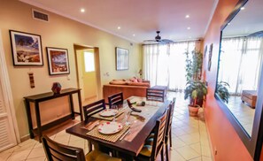 In-room dining - Sunrise 22 (Tamarindo)