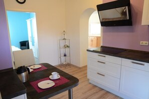 Full-sized fridge, oven, stovetop, cookware/dishes/utensils