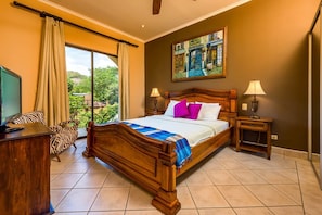 Comfort Condo, 3 Bedrooms, Non Smoking | 3 bedrooms, desk, free WiFi