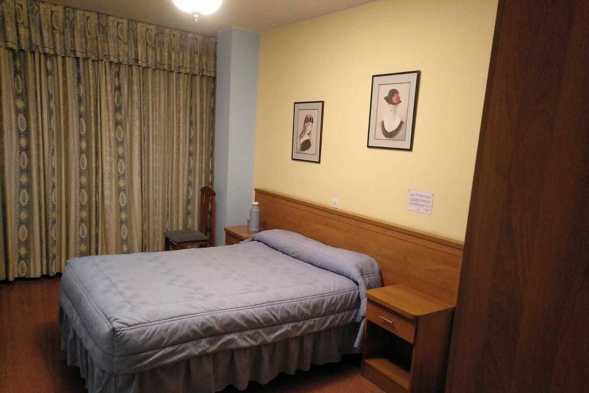 Schreibtisch, Verdunkelungsvorhänge, kostenloses WLAN, Bettwäsche