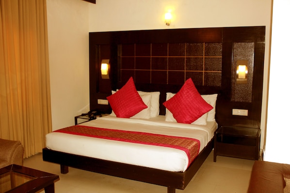 Premium bedding, in-room safe, desk, iron/ironing board