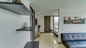 Comfort Apartment, 2 Bathrooms | Living area | Flat-screen TV - Apartamento c/ balcón y fantástica ubicación - 901 (Medellín)