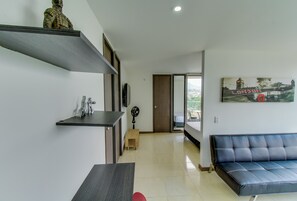 Comfort Apartment, 2 Bathrooms | Living area