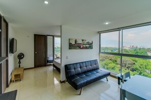Comfort Apartment, 2 Bathrooms | Living area