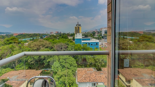 Exterior - Apartamento c/ balcón y fantástica ubicación - 901 (Medellín)