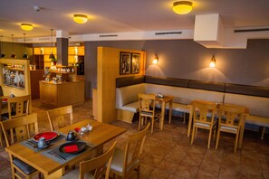 Daily buffet breakfast (EUR 12.00 per person) - Hotel Residenz23 (Weilburg)