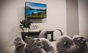 Desk, iron/ironing board, free WiFi, bed sheets - Vertilex Hotel (Johor Bahru)