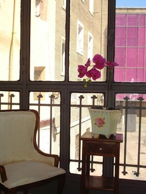 Double Room, Shared Bathroom | Free cribs/infant beds, rollaway beds, free WiFi, bed sheets - Hostal Central (Zaragoza)