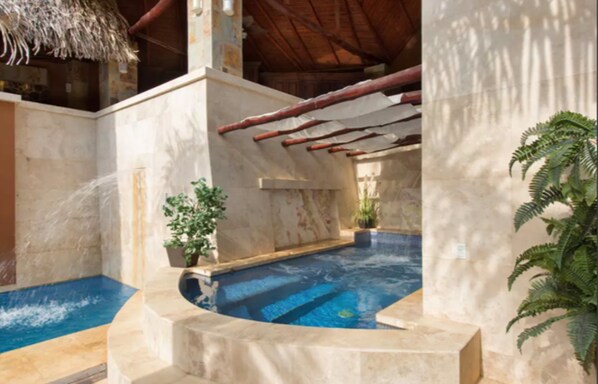 2 albercas al aire libre 