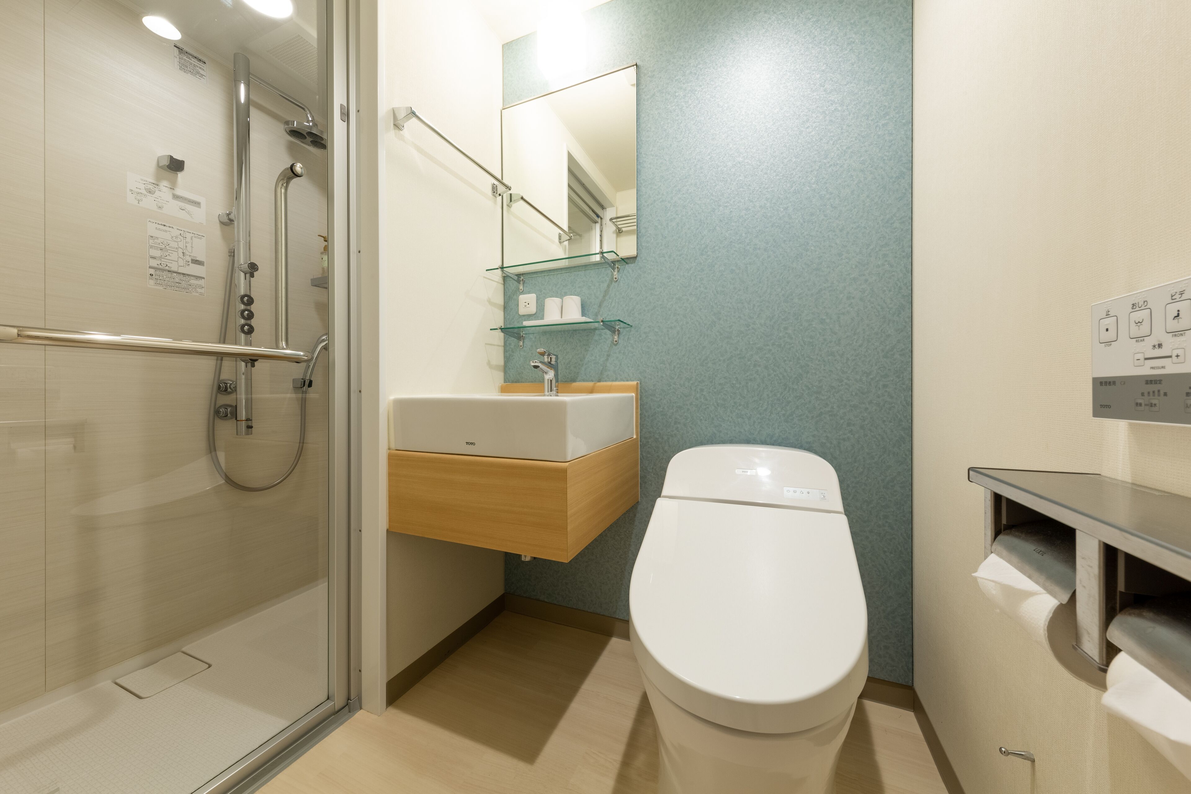 standard queen room, non smoking | bathroom | shower, hair dryer, slippers, electronic bidet