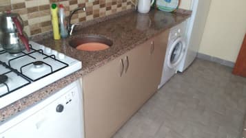 Apartment, 2 Bedrooms | Private kitchen | Stovetop, cookware/dishes/utensils