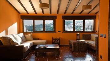 Minibar, soundproofing, free WiFi, bed sheets