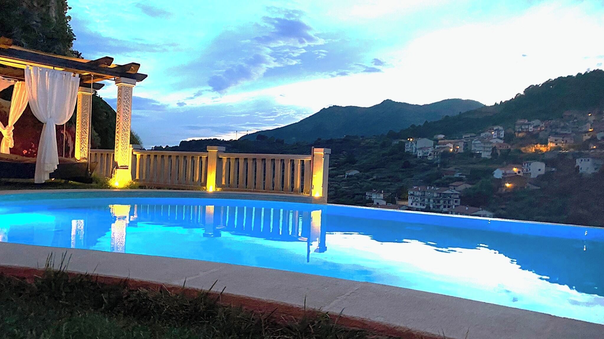 Una televisión de pantalla plana