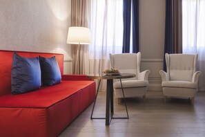 Suite (Cornalia) | Ropa de cama de alta calidad, edredones de plumas, minibar y caja fuerte