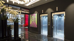 Pintu masuk properti