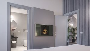 Suite (Desìo) | Seprai premium, selimut bulu angsa, minibar, dan brankas