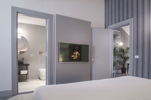 Suite (Desìo) | Biancheria da letto di alta qualità, copriletto in piuma, minibar