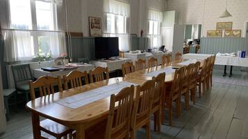 Free buffet breakfast