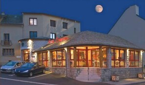 Façade de l’hébergement - soirée/nuit