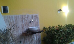 Ducha, artículos de tocador gratuitos, secador de pelo