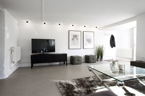 Apartament, planta baixa | Sala d'estar | Televisor de pantalla plana