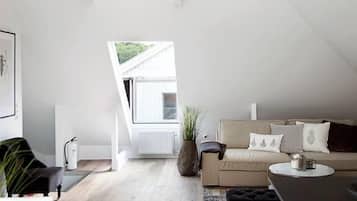 Penthouse | Living room | Flat-screen TV