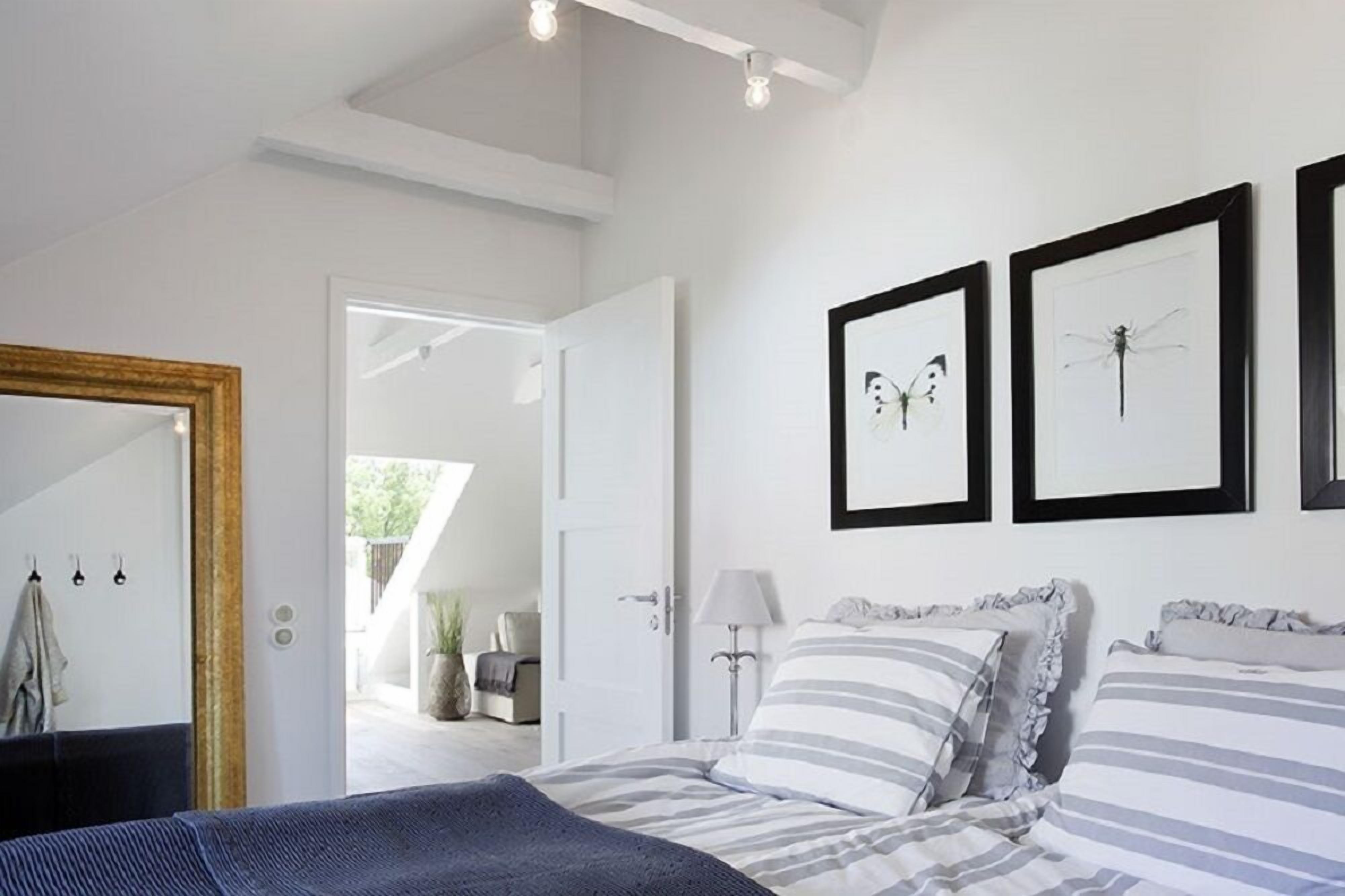 1 habitación, decoración personalizada y muebles diferentes 