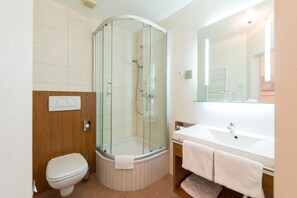 Comfort Double Room | Bathroom | Shower, hair dryer, towels - Hotel Haus Appel (Rech)