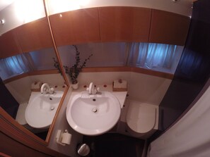 A bathroom with two sinks, a toilet, and a mirror. - Yacht Suite Forio Ischia (Forio)