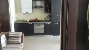 Studio | Private kitchen | Fridge, oven, stovetop, cookware/dishes/utensils - Studio Islane 6 (Agadir)