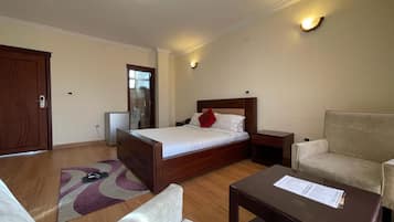 经济双人房, 城市景观 | 高档床上用品、免费 WiFi、床单