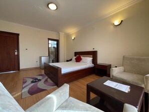Doppia Economy, vista città | Biancheria da letto di alta qualità, Wi-Fi gratuito, lenzuola