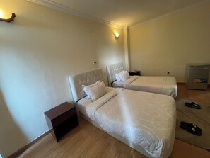 Doppia Economy, vista città | Biancheria da letto di alta qualità, Wi-Fi gratuito, lenzuola