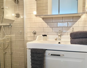 Double Studio Lower Ground Floor | Bathroom