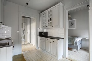 Junior Studio Suite | Private kitchen | Fridge, coffee/tea maker, electric kettle - WOW Apartments, Föreningsgatan 9 (Gothenburg)