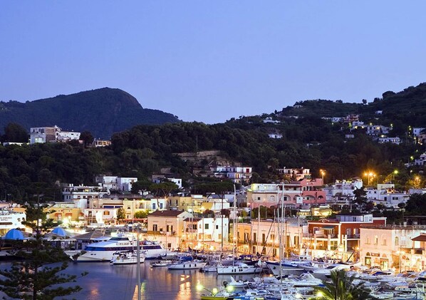 View from room - Yacht Suite Ischia Porto (Ischia)