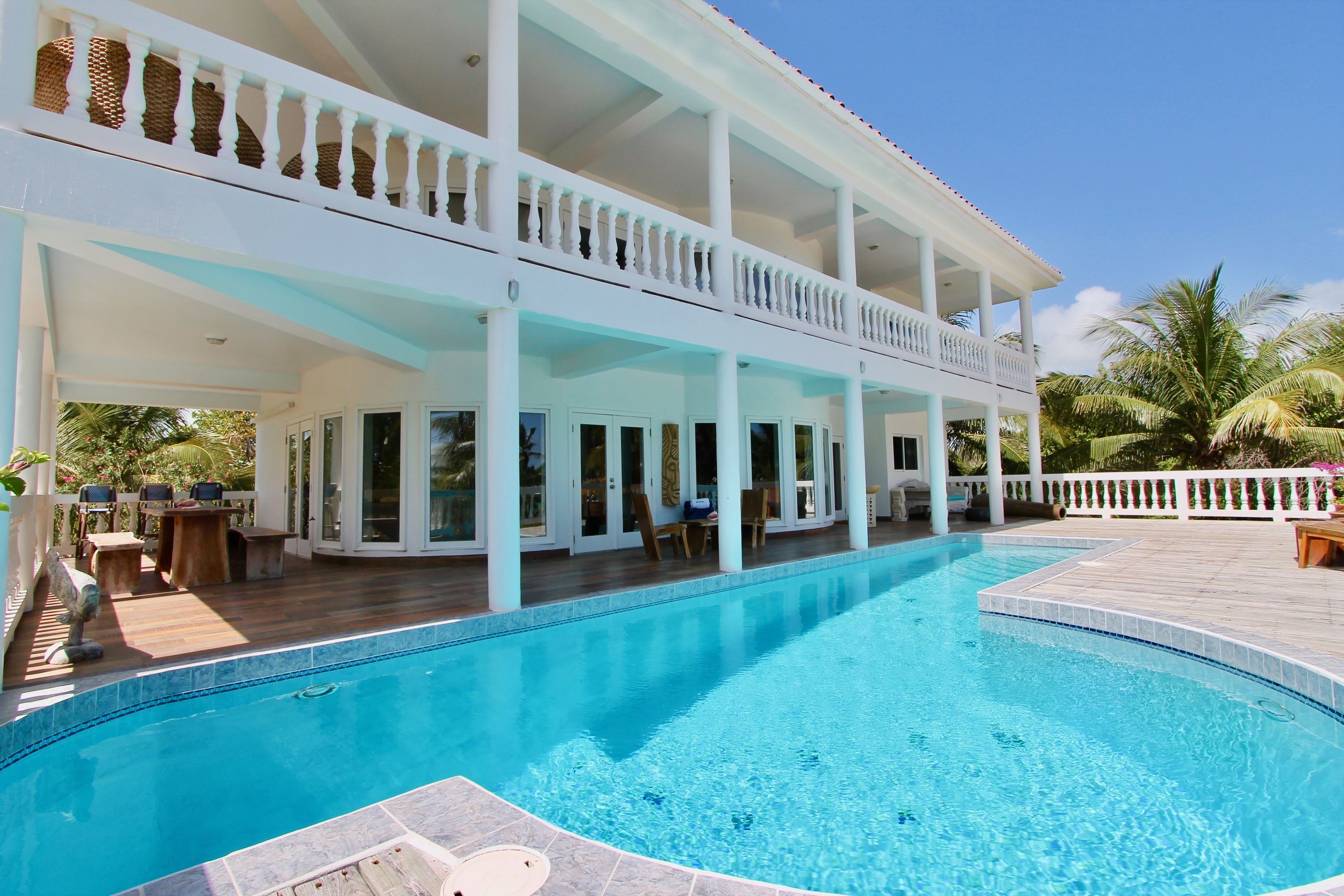 Outdoor pool, pool loungers