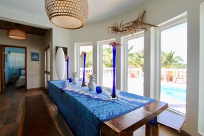 Villa Luxe, 5 chambres | Restauration dans la chambre