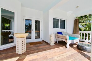 Pintu masuk properti