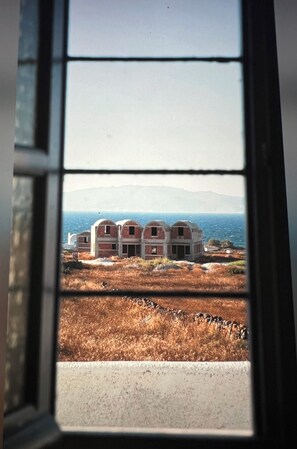 Luxury Apartment, Sea View | 1 bedroom, premium bedding, in-room safe, individually decorated - Santo Margarita (Santorini)