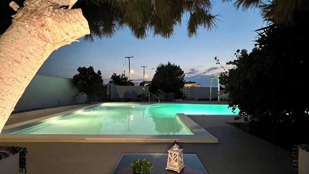 A swimming pool with a view of the sky and trees. - Santo Margarita (Santorini)