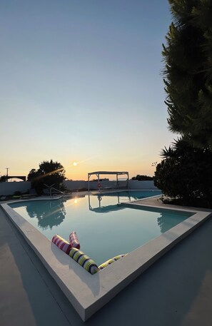 Seasonal outdoor pool - Santo Margarita (Santorini)