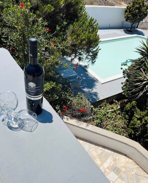 Seasonal outdoor pool - Santo Margarita (Santorini)