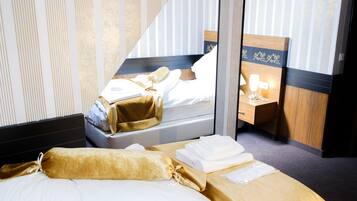 Zweibettzimmer, 2 Einzelbetten | Minibar, Zimmersafe, kostenloses WLAN, Bettwäsche