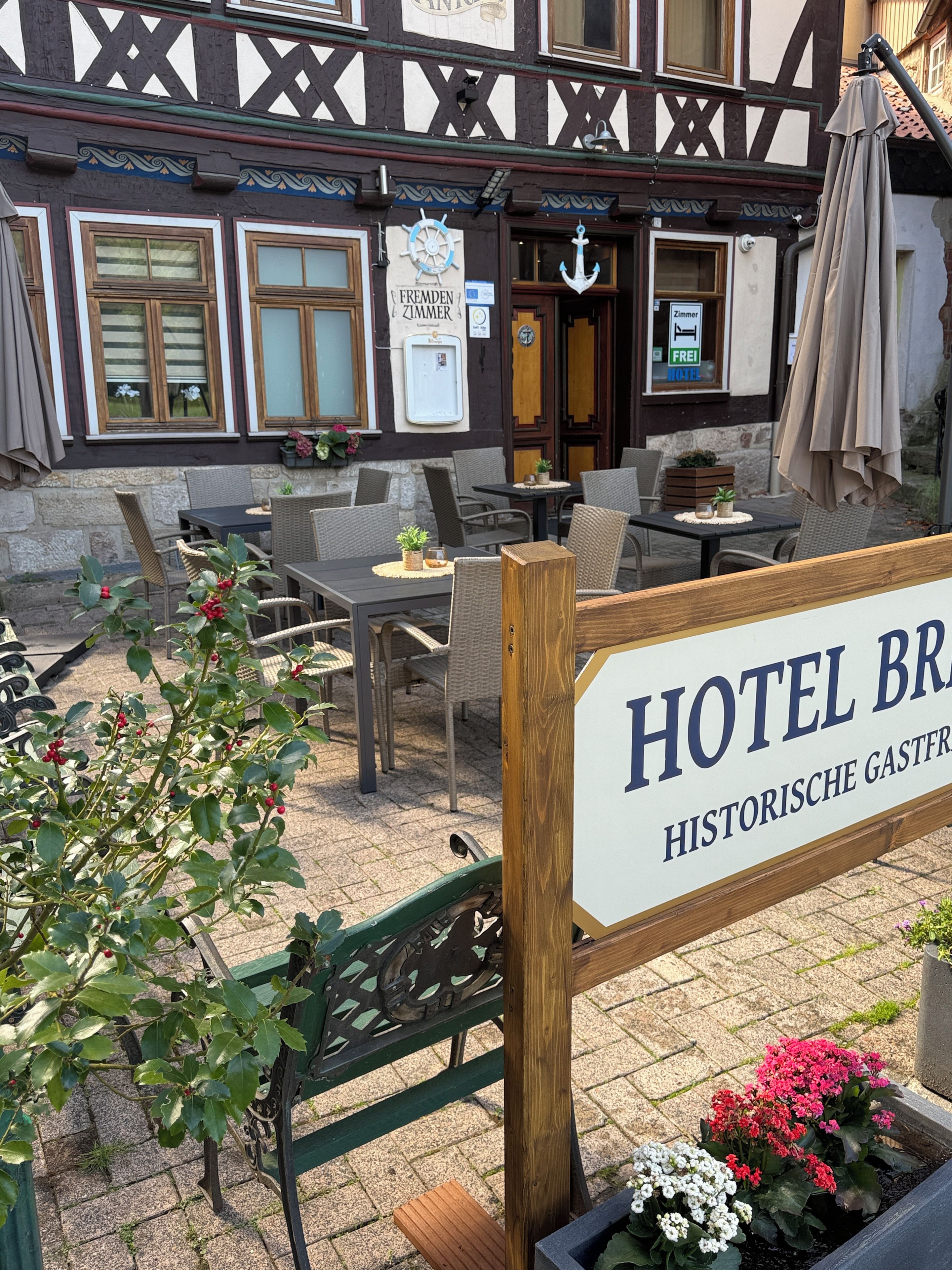 A traditional European building with a sign for 'HOTEL BR HISTORISCHE GASTFRU' indicating a historical guesthouse.