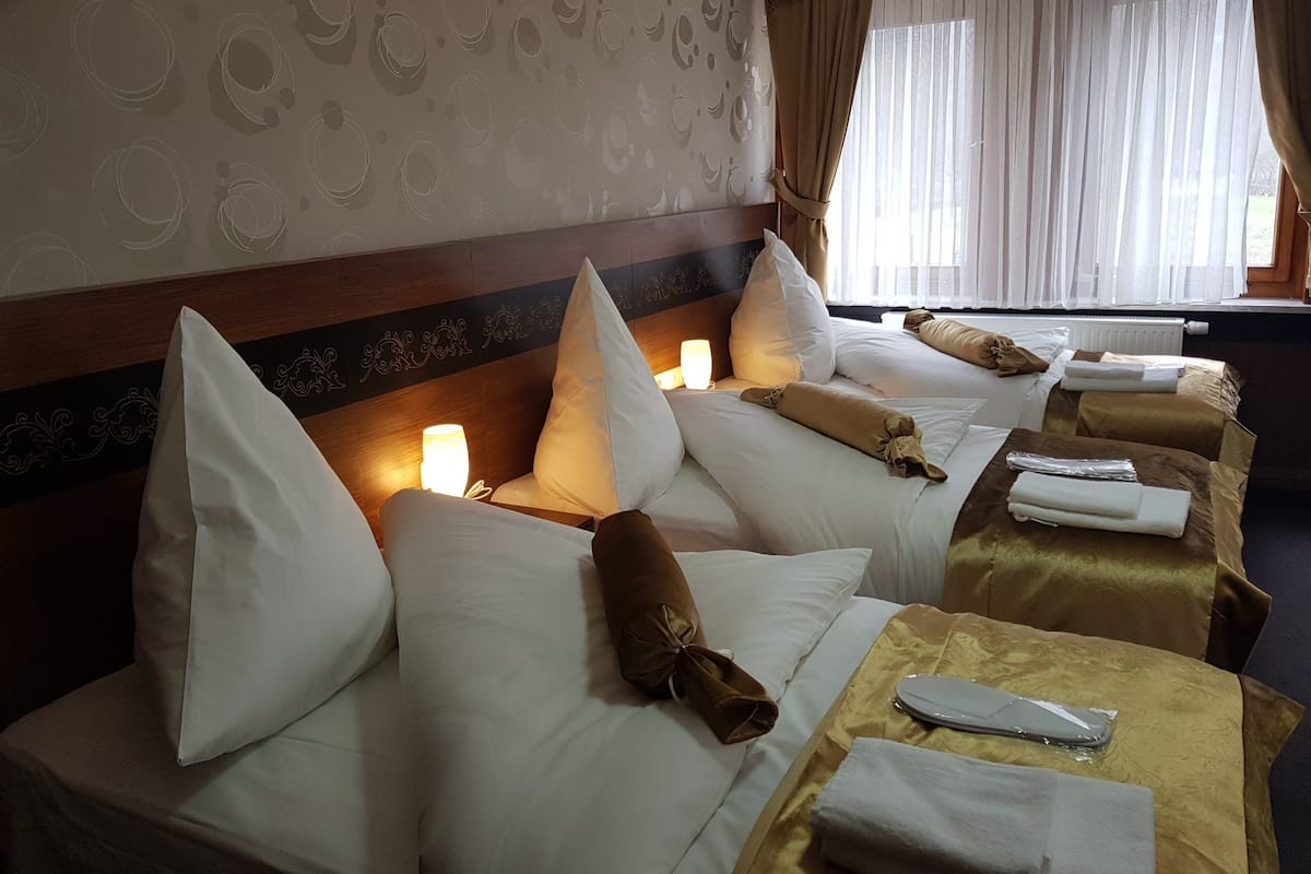 triple room, 3 single beds | minibar, in-room safe, free wifi, bed sheets