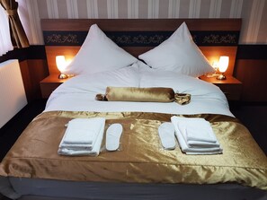 ミニバー、セーフティボックス (室内)、WiFi (無料)、ベッドシーツ