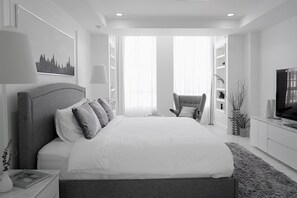 Minibar, in-room safe, desk, blackout curtains - The Barisotel by The Baristro (Chiang Mai)